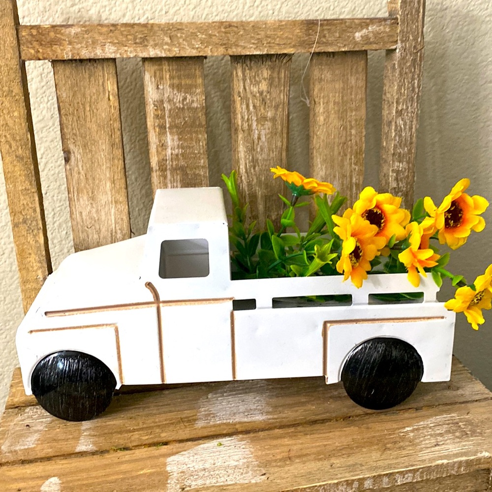 Truck sunflowers decor
